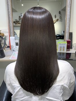 【自社開発トリートメントで髪質改善】形状記憶TRや酸性縮毛矯正で、艶と極上の触り心地が手に入る＊