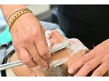 メンズ専門理容室 キングB・B 新大久保の雰囲気(ベテランスタッフによる高い技術の施術です)