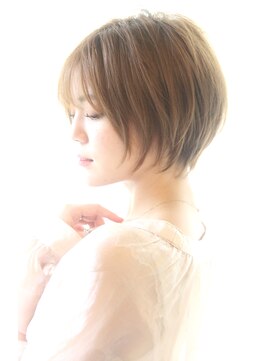 レウナ 外苑前(Reuna) 20代30代40代暗めカラーでも可愛いナチュラショートボブ