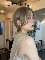 カルテ(QUARTE)&nbsp;ハンサムショート　ハスキーブロンド　スモークベージュ