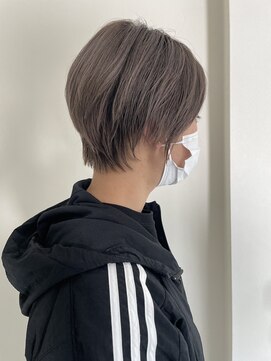 モノリス(monolith) グレージュくびれショート