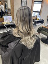 サニー 渋谷(SUNNY)&nbsp;バレイヤージュ、ハイライト、レイヤーロング、グレーベージュ