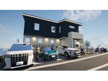 お店の前にお車や自転車、バイクを停めるスペースあります☆