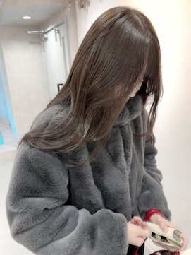 シー(shii..) 《shii.. /稲葉》#レイヤーカット#グレージュカラー