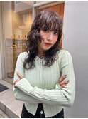 媚びないミディ、大人ウルフパーマ