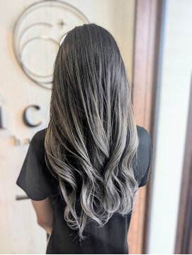 イル(iru) シルバーグレージュ×バレイヤージュ