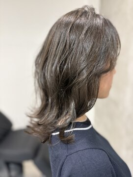 レンネ(Renee) 色気溢れるレイヤーカット×透明感オリーブアッシュベージュ