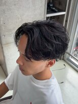 フィフス(fifth)&nbsp;原宿毛流れシャドウパーマセンターパートカットビジネスヘア黒髪