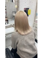 アヴニール アックス(Avenir axe) 切りっぱなしボブ/外はねボブ/ホワイトベージュ