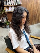 コモレビ(komorebi) 【山本智文】外国人風スパイラルパーマレイヤーカット