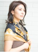 大判スカーフを使った、スカーフコーデ。