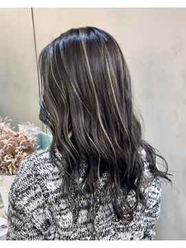 ロンドアジュール 横浜(Lond azur) コントラストハイライト　ホワイト　ダークグレー