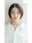 タイトにおさまるショートボブ　ペールベージュ　元住吉