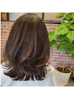 リリッシュ(Liliesh)の写真/【布施駅徒歩2分】大人女性におすすめの脱白髪染め◇白髪を活かして髪に優しくおしゃれも楽しむ♪