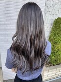 ハイライトカラー ダブルカラー アッシュグレー 20代 ロング