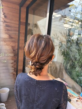 ヘアー アンベリール(HAIR EMBELLIR) ふわふわシニヨン