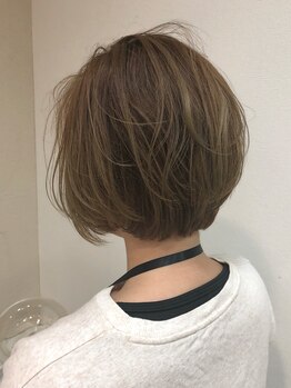 バース ヘアデザイン(Birth hair design)の写真/「明るくしたいけど白髪染めもしたい！」そんな大人女性にオススメ◎明るくキレイな白髪染めは《Birh》で♪