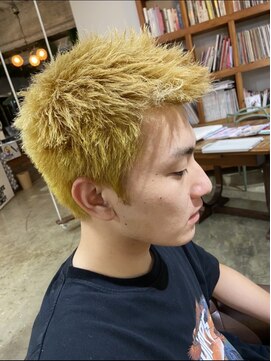 ビハインドザカーテン(BEHIND THE CURTAIN) メンズショート×ハイトーン×イエロー