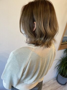 ラテ ヘア リリィ(latte hair lily) 大人可愛い/外はねボブ/ダブルカラー