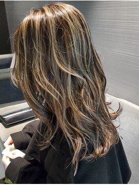 ヨシトモ(YOSHITOMO) 白髪があっても問題なし　オシャレハイライト