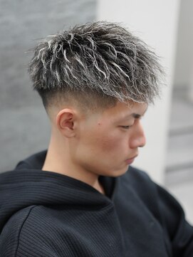 スラッシュ(SLASH) ツイストパーマ/短髪/ホワイトメッシュ/スキンフェード/姫路