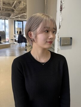 エイチ(H) レイヤーミニウルフチェリーブラウンショート美髪前下がりボブ