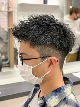 エルマーク 渋谷(L-MARK) アップバング短髪ツイストスパイラルブリーチパーマツイスパ