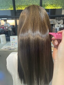 ヴィオラカラー(VIOLLA COLOR) 艶ストレート×透明感カラー/小倉