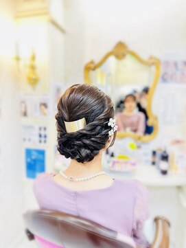 美容室 ティンカーベル シニヨンヘア