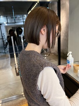 ジリ(JILI) 《大人女性に人気》前下がりの切りっぱなしボブ▽福永