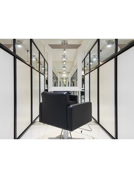 【表参道】半個室でくつろげる空間が魅力＊お客様一人ひとりのライフスタイルに合わせたヘアをご提案◎