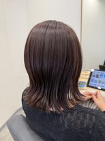 リノアバイフェリア(LINO’A by felia) 外はねくびれカット×艶ピンクブラウン