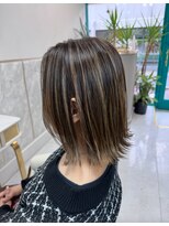 ヘイリー(Hailey) 白髪ぼかしハイライト