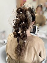 エヌアイ オモテサンドウ(ni omotesando)&nbsp;ツイン編み下ろしポニー☆表参道ヘアセット結婚式ヘアアレンジ