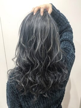 ディーナ(D'na) 『D'na』ネイビー×ホワイトハイライト　　清水