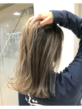 ループ(LOOP) 外国人風ブロンドカラー