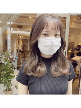 マウロア(MAULOA) " オン眉 韓国風 コテ巻き ロング " ayumi