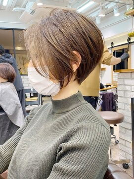 アヴァロン(AVALON) 愛され大人ショートボブ・前下がり・アッシュベージュ【BISA】