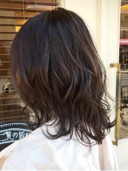 リップヘアデザインの写真/艶やかで柔らかさのある質感◎"大人可愛い"褒められヘアに★再現しやすく忙しい毎朝のセットも簡単！