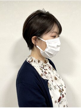 ハニーエイク(Haney89) 丸みショート×耳掛けスタイル