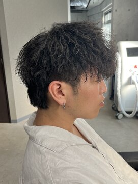 フイ 代々木(Hui) メンズ/アップバング/ツーブロックマッシュ/束感ショート波巻き