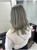 レイヤーカット×グレージュ