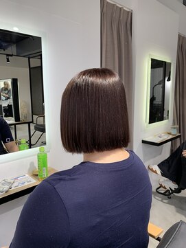 アリーズ シブヤ(ALLYS shibuya) パツっとミニボブ×ピンクブラウン