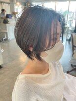 アトリエ エス atelier es HAIRDESIGN&nbsp;センターパート/黒髪ボブ/白髪ぼかし/白髪染め/ふんわりショート