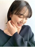 外ハネショートマッシュコンパクト黒髪ベージュショート前髪あり
