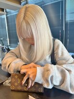 エイチ(H) xブリーチ/ホワイトグレージュ/レイヤーカット/チェリーブラウン