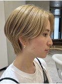 表参道くびれショートボブレイヤーカットアッシュベージュ40代