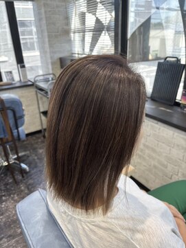 ルーツ(Roots) 脱白髪染めハイライト