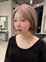リアン バイ キートス(Lien by kiitos)&nbsp;さりげなデザインが可愛いミルクティーボブ
