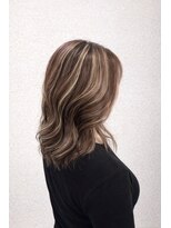 ウル(ulu)&nbsp;明るめ白髪ボカシハイライト　名東区　透明感カラー